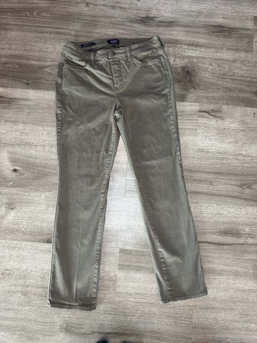 NYDJ Sheri Slim Size 6 Olive Green 88% cotton Pants